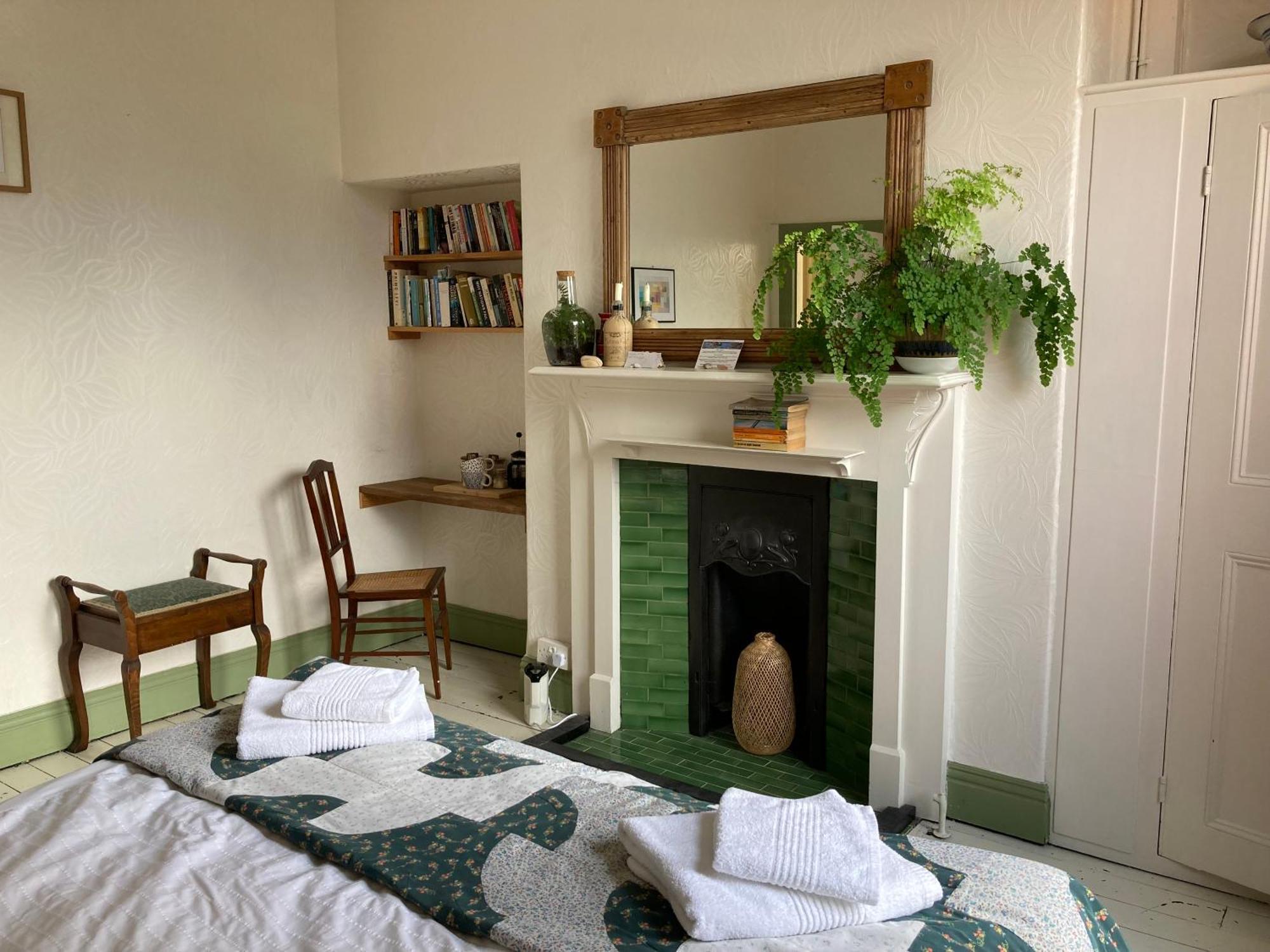 Beautiful Sunlit Rooms, 2 Mins From Beach, Private Garden * Bridlington